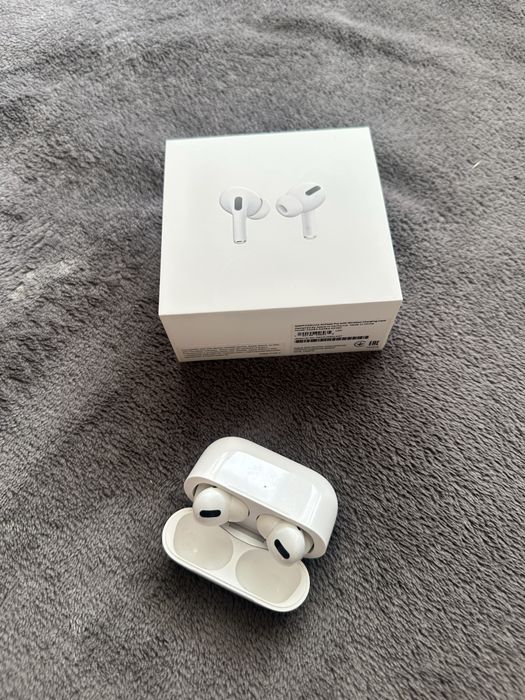 Продам вакумні навушники AirPods Pro