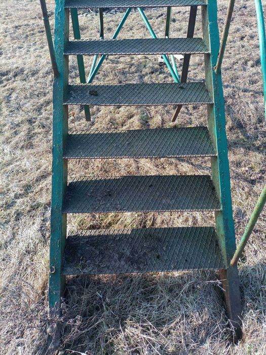 Schody metalowe, podest