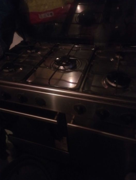 vendo fogão a gás em bom estado e 2 portas de alumínio como novas