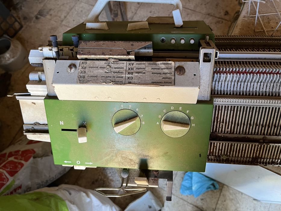 Maquina de tricotar usada vendo