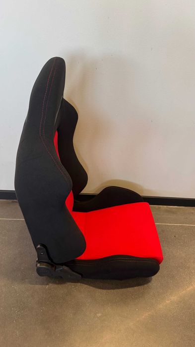 Baquet TypeR preta e vermelha