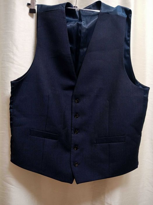 Мужской жилет новый с бирками.
Очень качественная ткань.