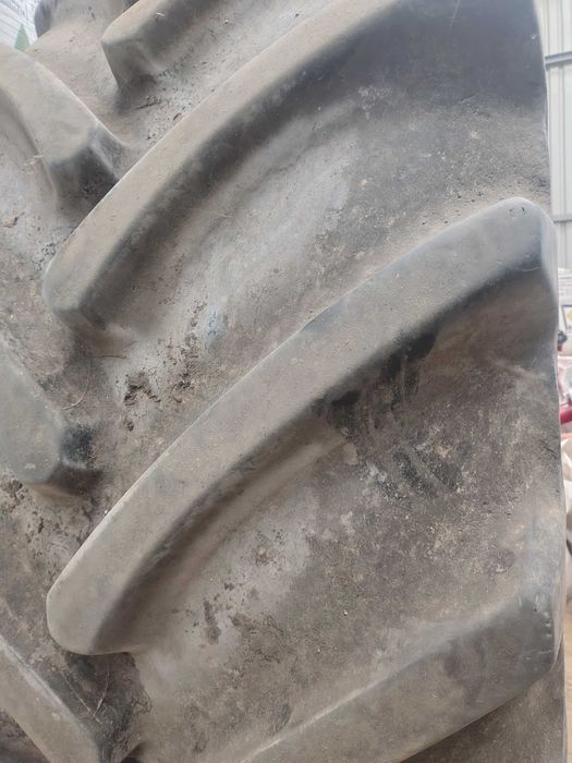 Opona Continental 800/65 R32