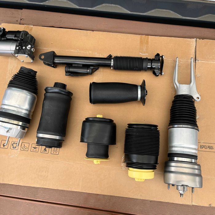 Пневмобаллон пневмостойка перед зад лівий правий Audi Ауді A8D4Q58RQ7