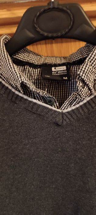 Sweter z koszulowym kołnierzykiem