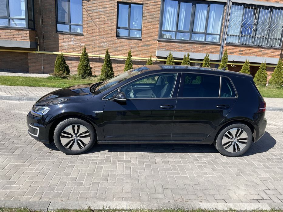 Автомобіль VW e-Golf, 2017