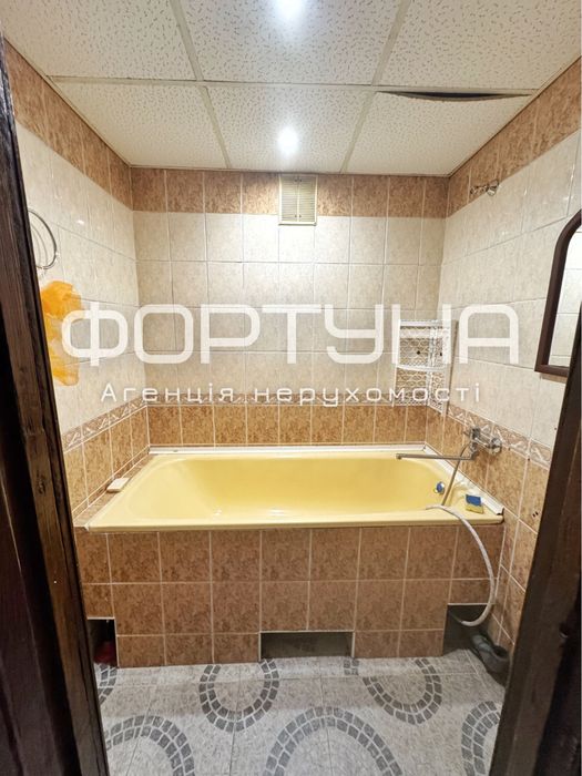 Двокімнатна 52м2, ЦЕГЛА, два балкони!