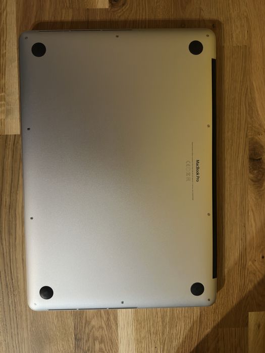 Macbook Pro 15 / i7 / 16GB / RADEON / Bateria 89 cykli!