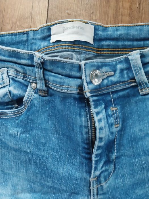 Spodnie jeansowe L STRADIvarius