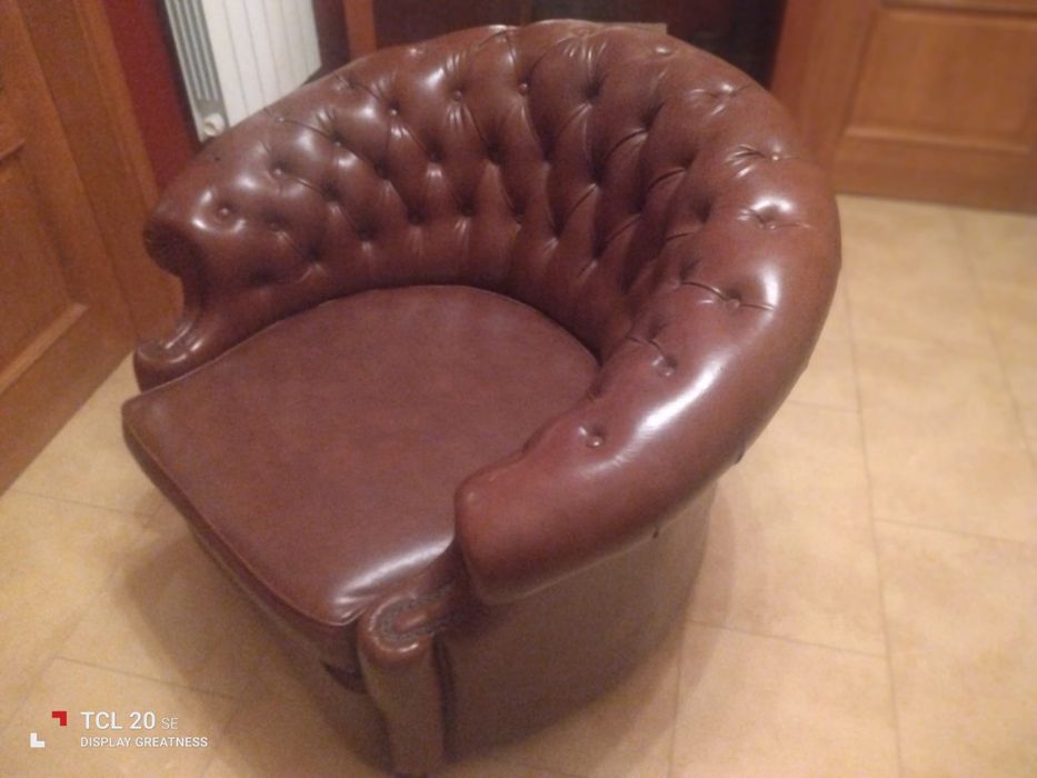 Magnífica poltrona, toda em picotiné