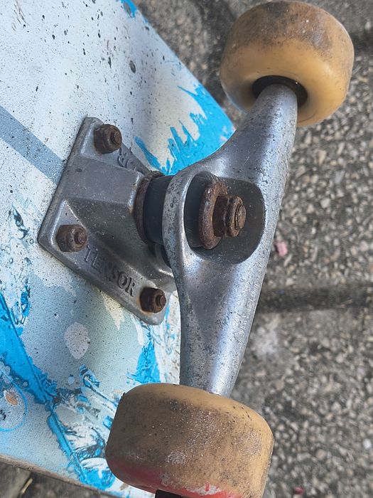Trecos skate TENSOR e rodas ALMOST