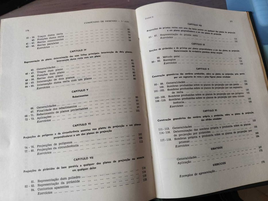 Livro Antigo - Compêndio de Desenho, de António Carreira.
