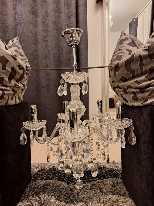 Żyrandol w stylu glamour