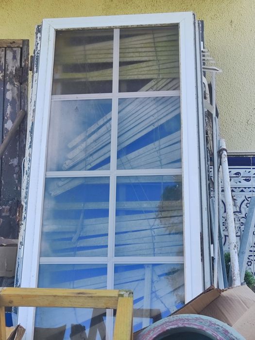 Janelas duplas com portadas