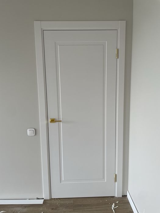 Монтаж дверей та плінтуса