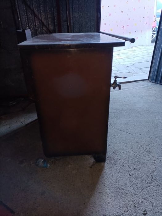 Fogão antigo a lenha, c/ cald. água quente, revest. a esmalte castanho