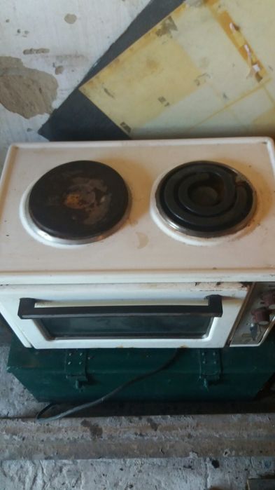 Продам єлектроплитуз духовкою 1200гр