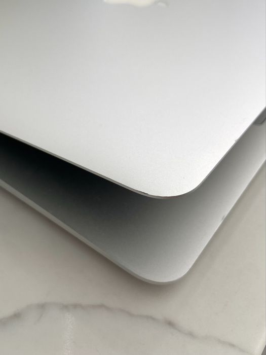 Macbook Air 2014 13” Intel i7 8 GB RAM