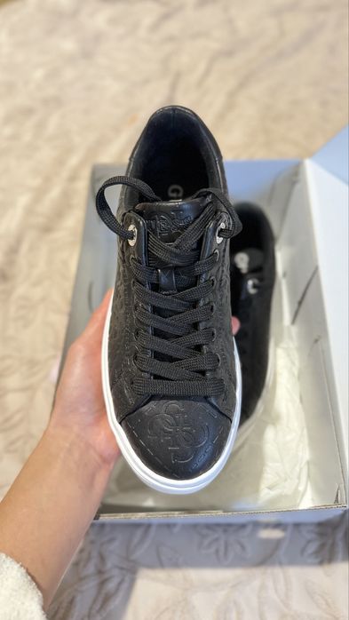 Оригінальні кеди GUESS