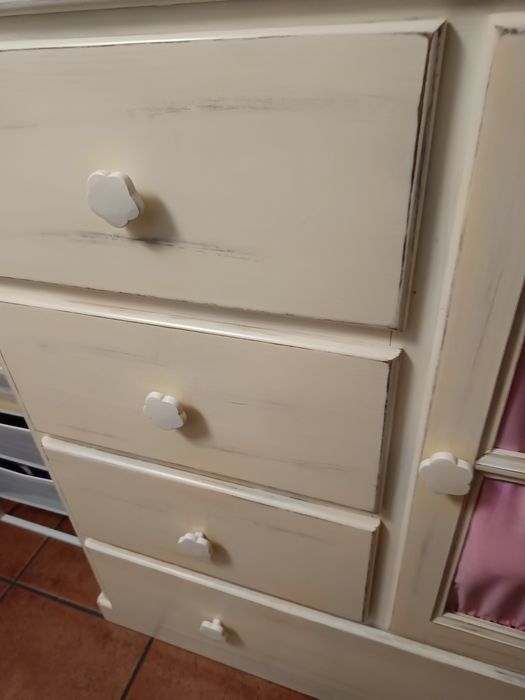 Conjunto de mobília de quarto branco decapé