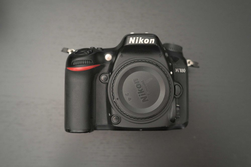 Nikon D7100 (Em Bom  Estado)