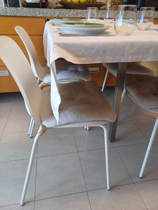 4 Cadeiras brancas IKEA