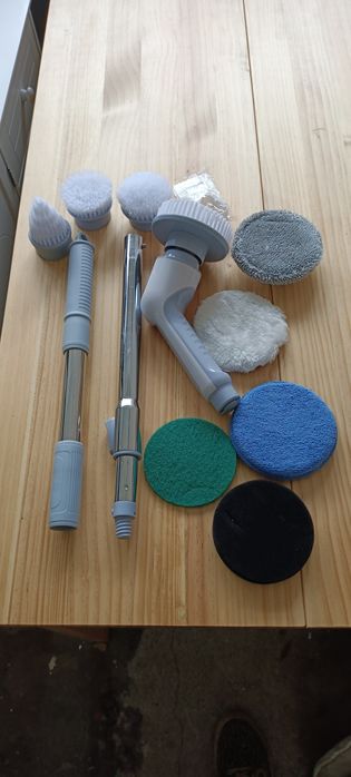 Szczotka elektryczna do czyszczenia różnych powierzchni