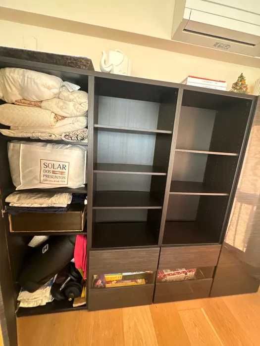 2 estantes IKEA com porta