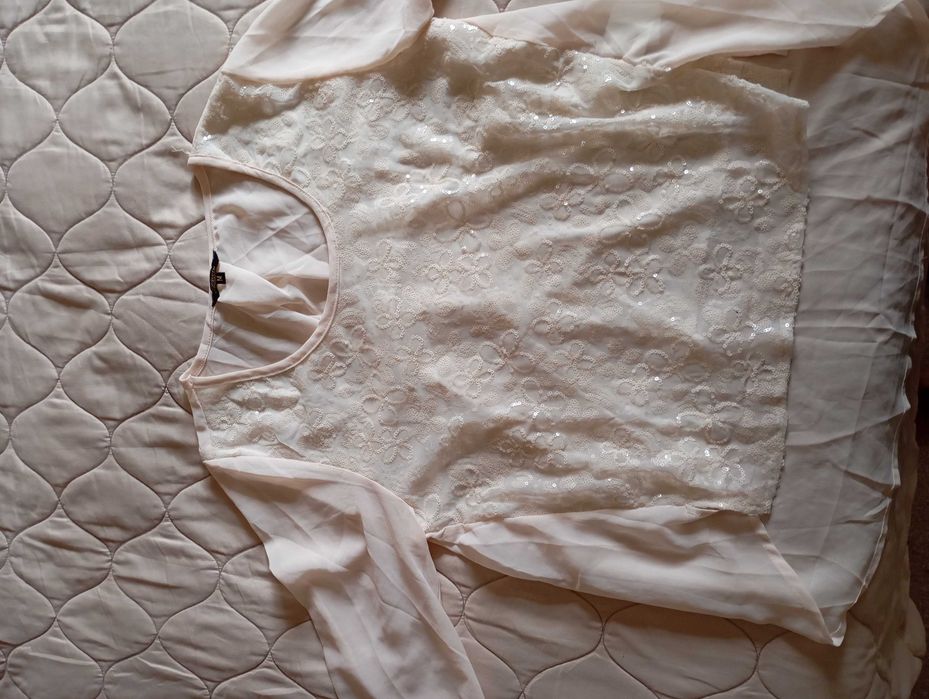 Roupa de senhora em saldos