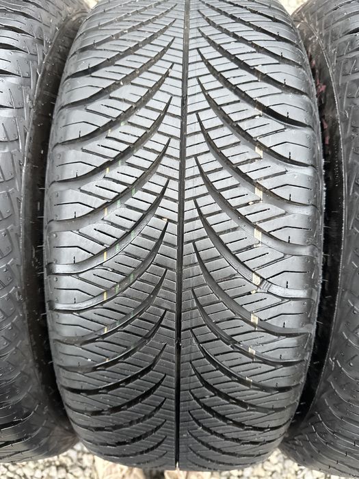 Opony  215/55/17 94 v Goodyear vector 4 seasons