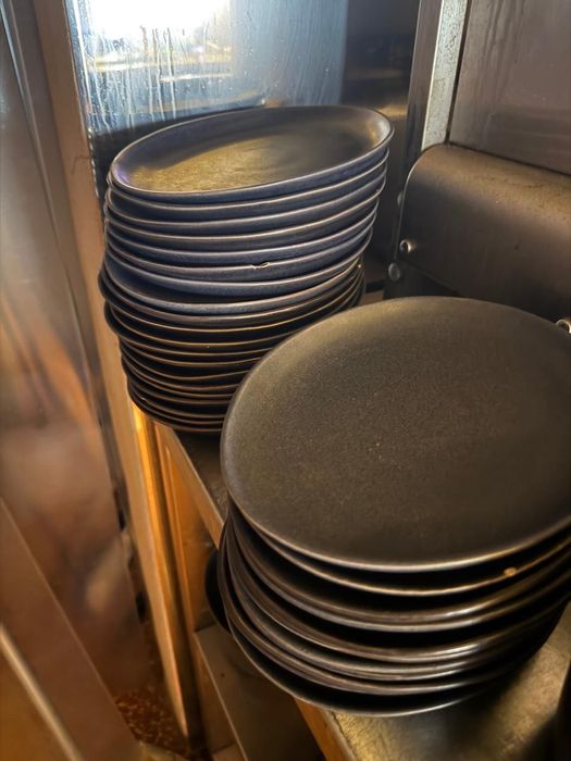 serviço de 400 pratos e chávenas + 250 copos diferentes tamanhos