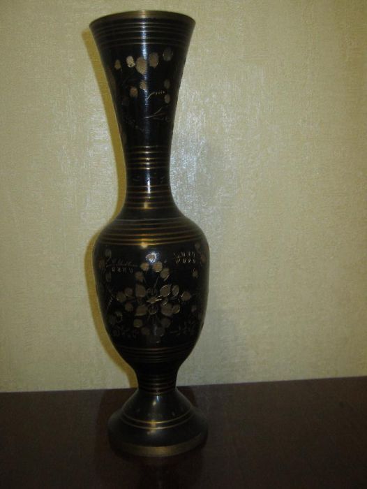 Продам Индийские металлические вазы.