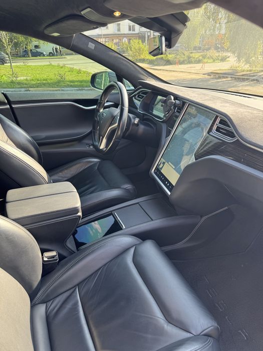 Tesla model S 70D 2015 (рестайлінг)