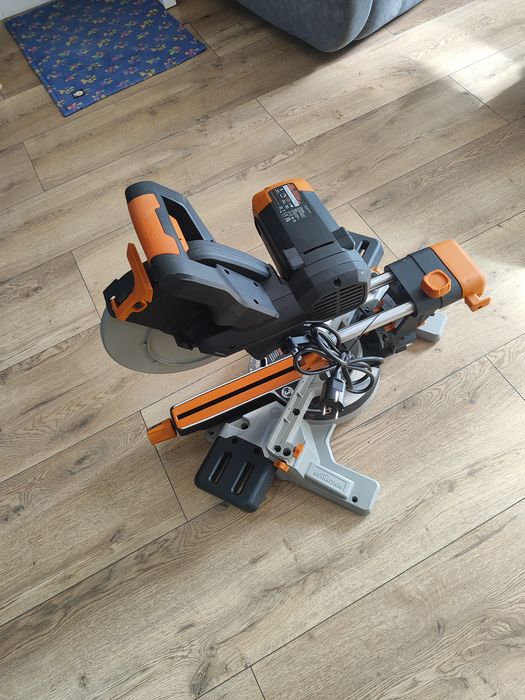 Piła ukosowa z posuwem Evolution 2000w, tarcza 255mm. 06/2025 rok
Piła