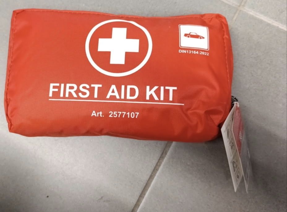 Apteczka samochodowa podróżna FIRST AID KIT