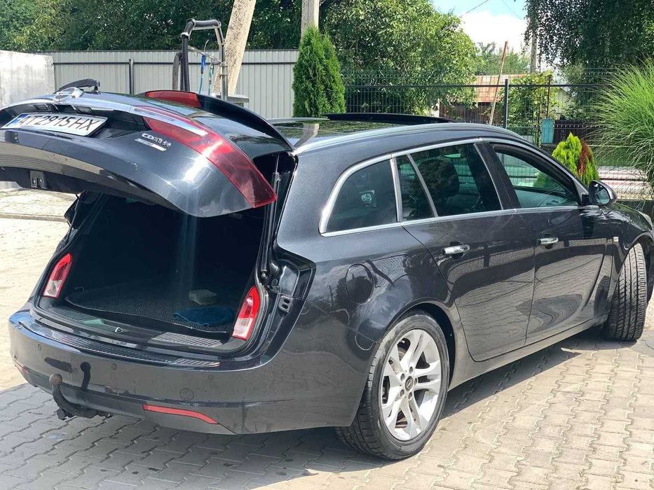 Автомобіль Інсігнія 2013