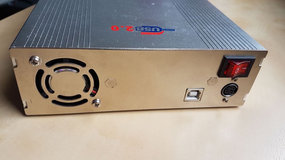 Caixa externa 3.5", USB 2.0 para unidades de CD/DVD/HDD