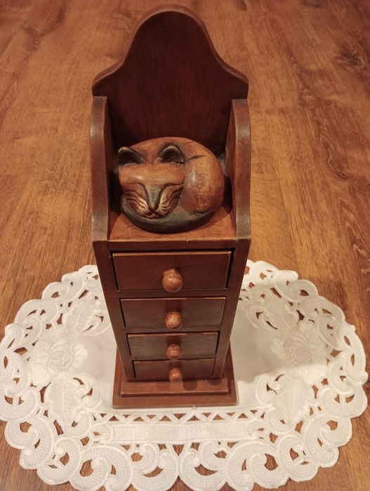 Drewniana ozdoba ręcznie rzeźbiona-figurka .Piękna dekoracja.