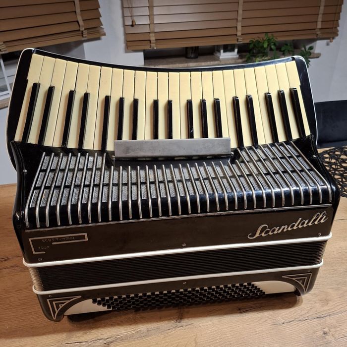 Akordeon scandalli scott wood four
