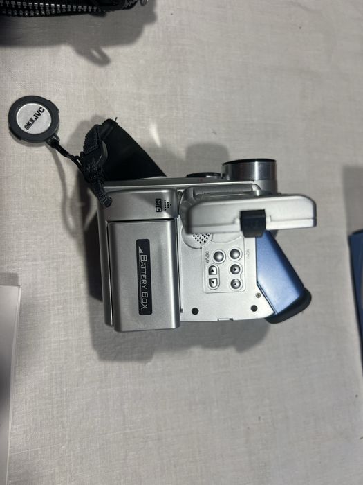 Vende se maquina de filmar ja antiga