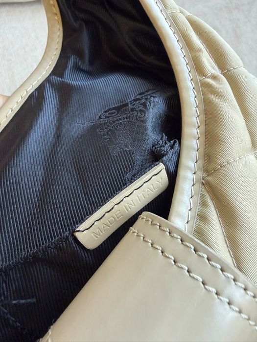 Mala de ombro Burberry em pele acolchoada