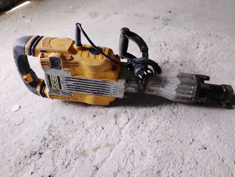 Młot wyburzeniowy JCB