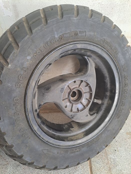Forqueta + 2 rodas completas + pinça Piaggio / Vespa (120/90-10)