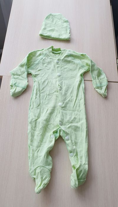 Человечки, бодики, комбинезоны на осень на новорождённого