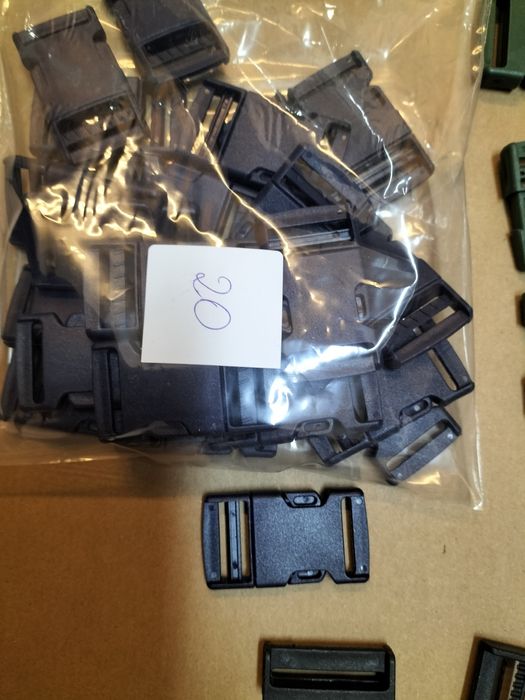 Klamry zatrzaskowe - 260 sztuk