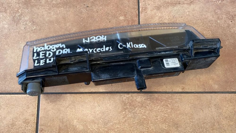 MERCEDES C-KLASA W204 204 HALOGEN LED DRL LEWY A2049069100 LEKKO USZKODZONY