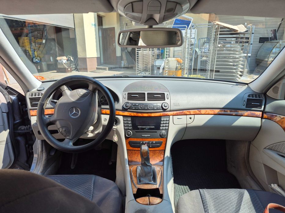Mercedes Benz   E  220 CDI