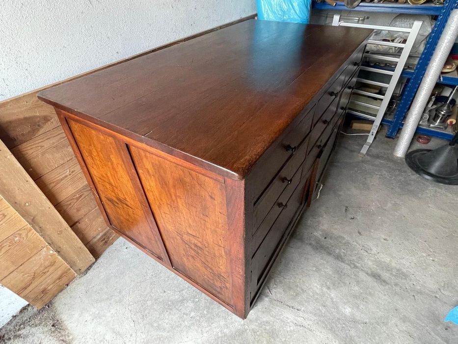 Balcão antigo de loja