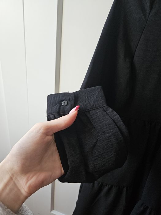 Czarna sukienka babydoll z falbanami