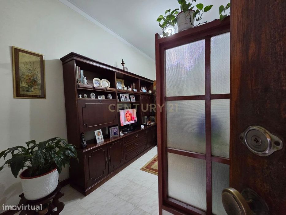 Arrendado | Andar Moradia T2 | Terraço | S. Mamede de Infesta | Invest